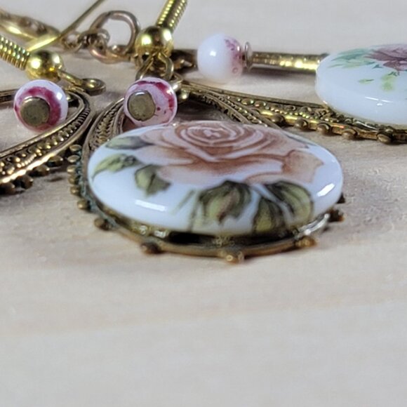 Unsigned Vintage Earrings & Necklace Set Cameo Pink Rose Porcelain Victorian - Picture 9 of 12